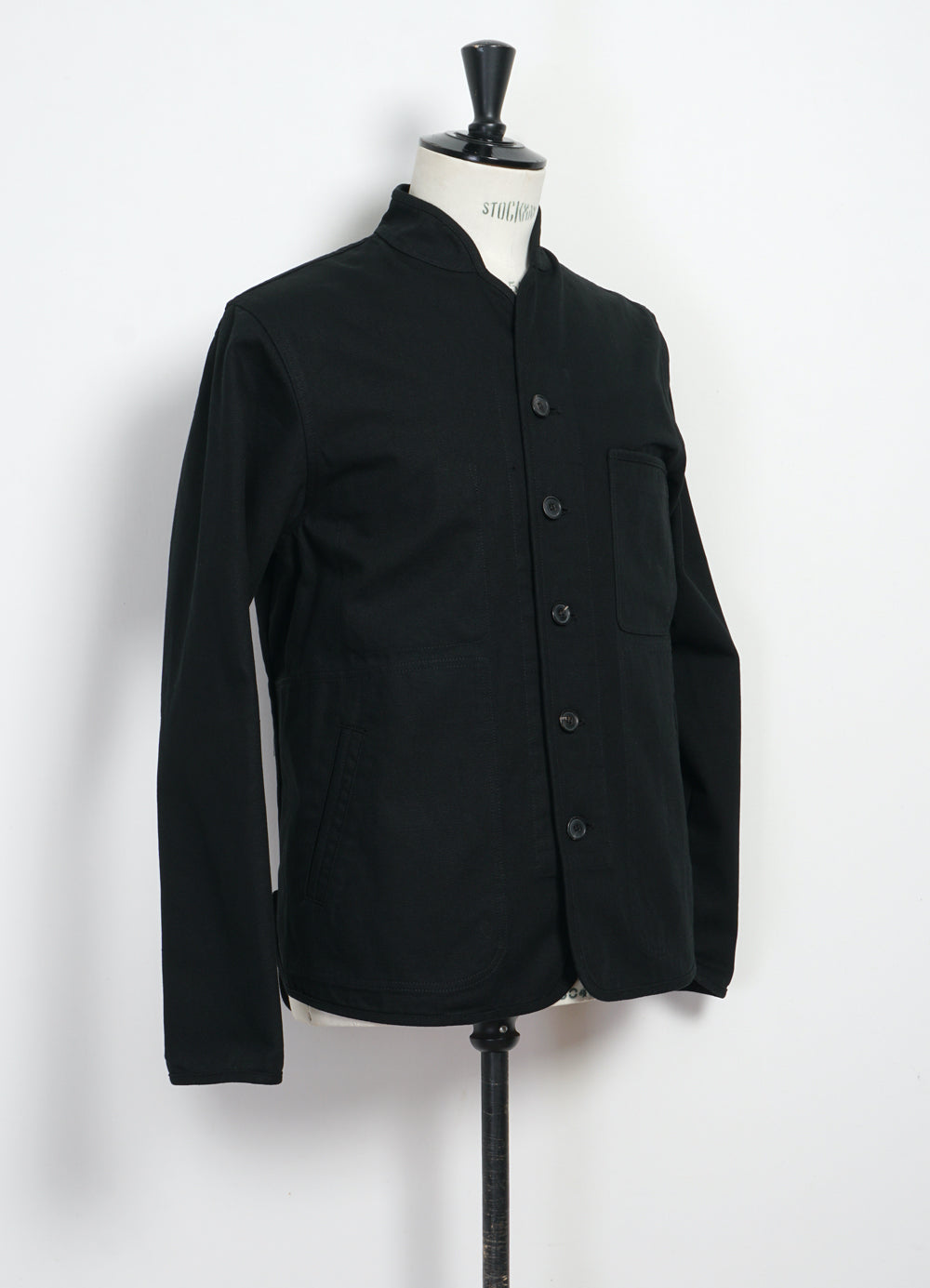 Erling | black canvas