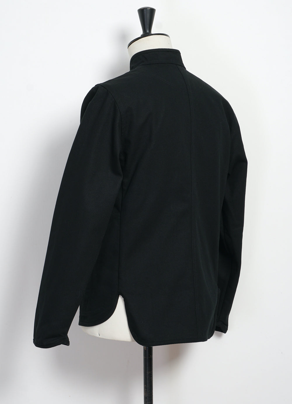 Erling | black canvas