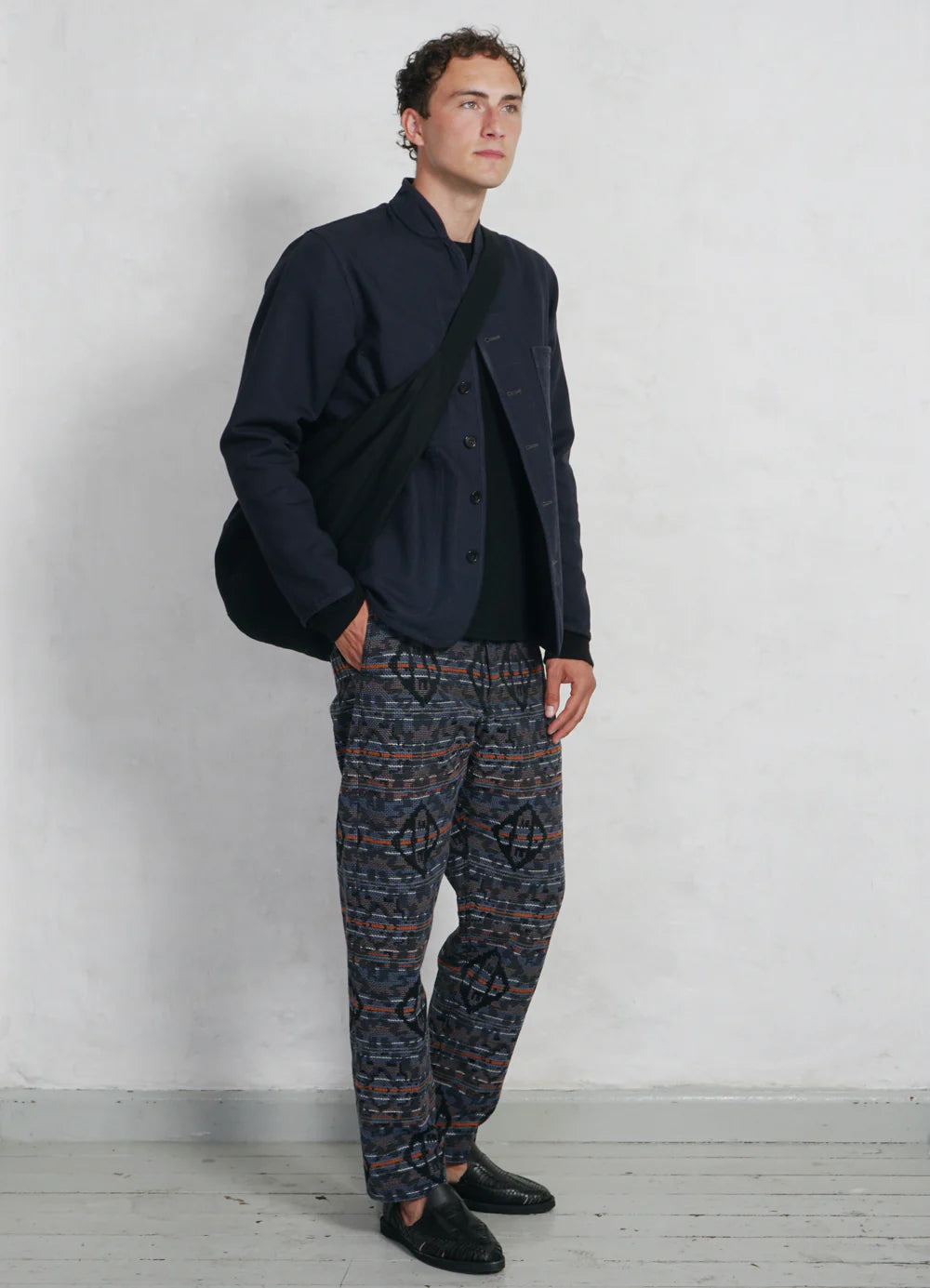 Erling | blue canvas